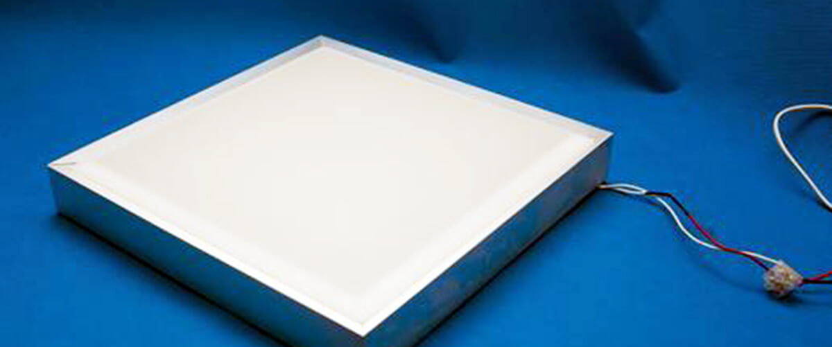 Luminaire LED à diffuseur en polycarbonate